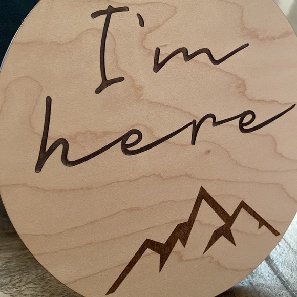 ⛰I’m Here - Newborn Engraved Wood 6” Round - Picture 3 of 7